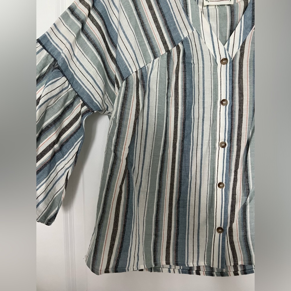 Love Riche Blouse - Picture 2 of 3